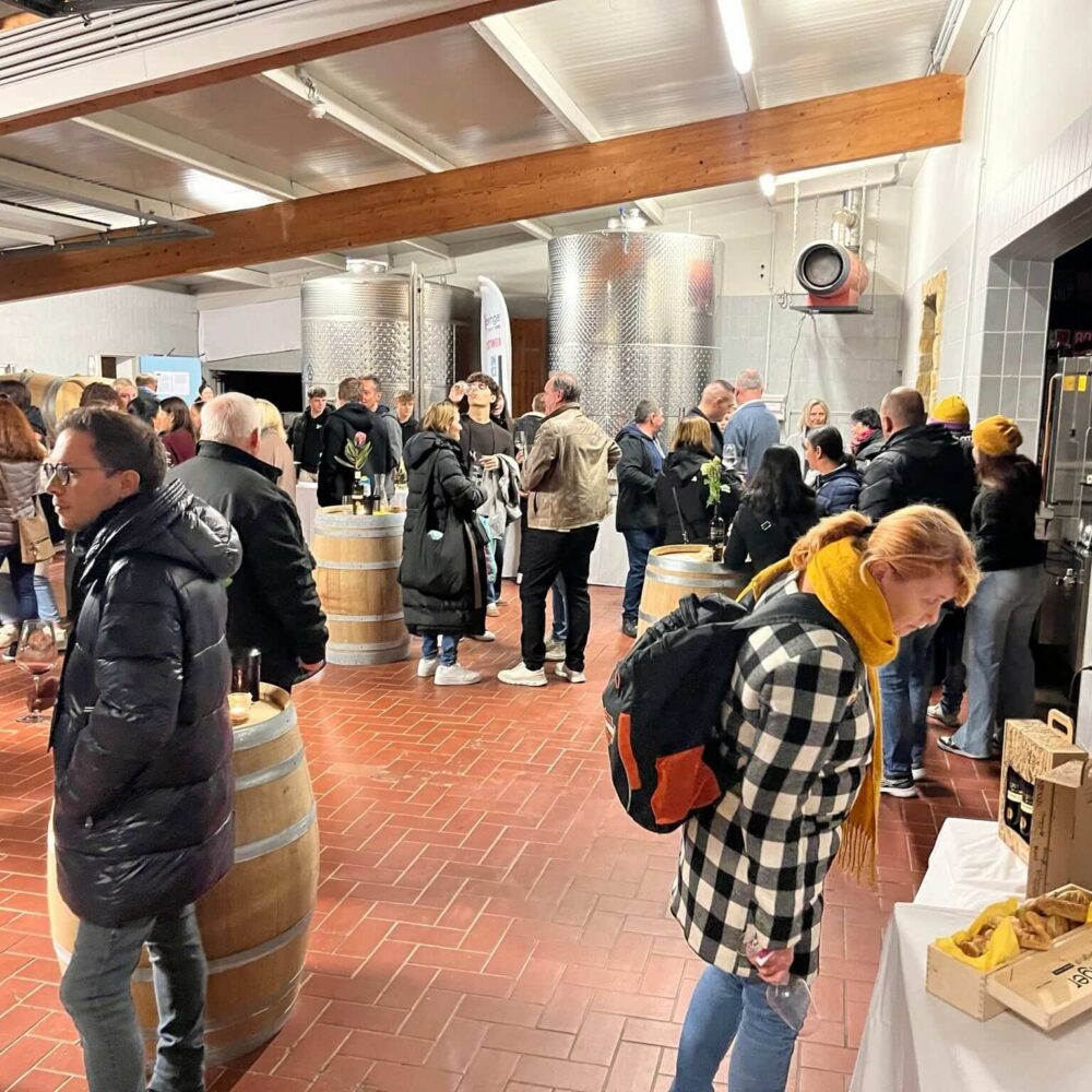 Gäste zu Besuch beim Weingut Keringer im Rahmen der Mönchhofer Wein- und Kulturtage 2025