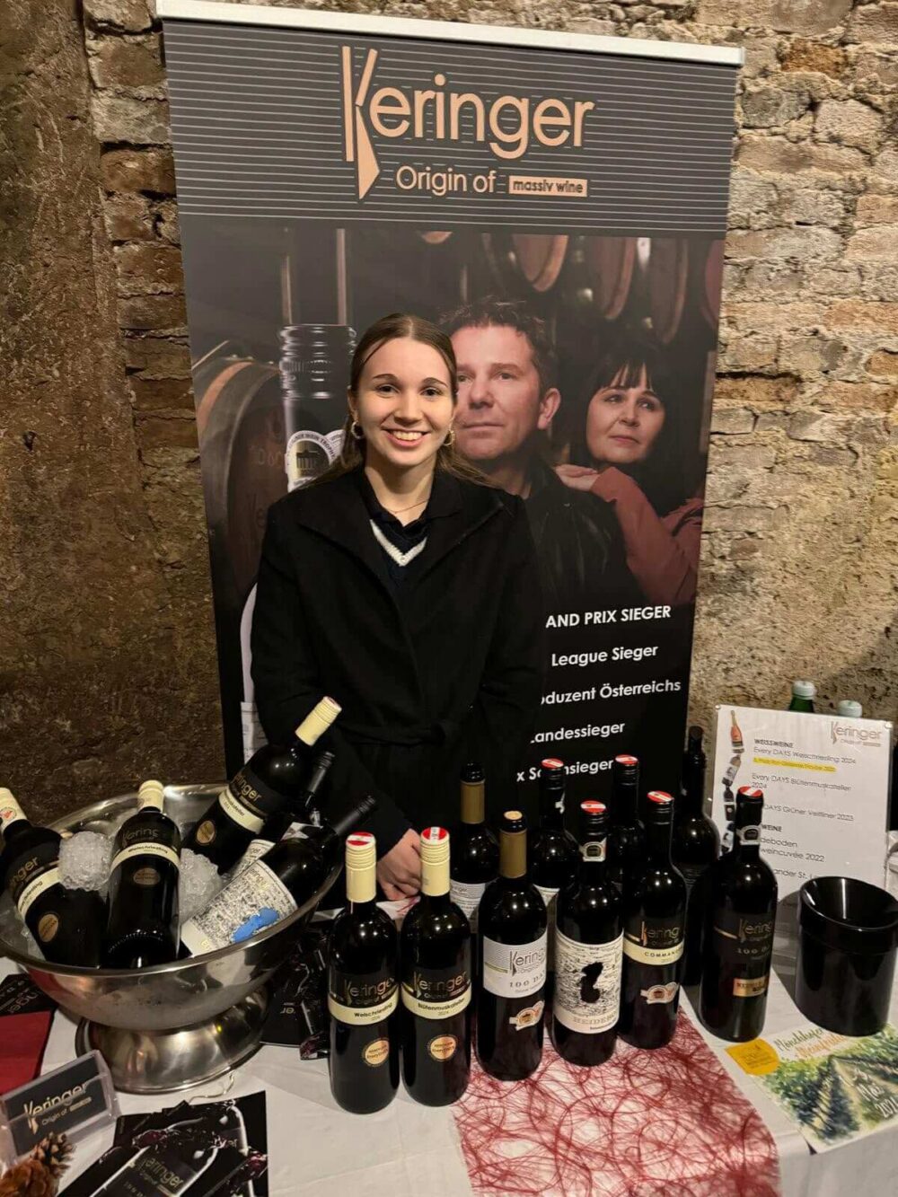 Helena Keringer beim Aussenken im Rahmen der Mönchhofer Wein- und Kulturtage 2025