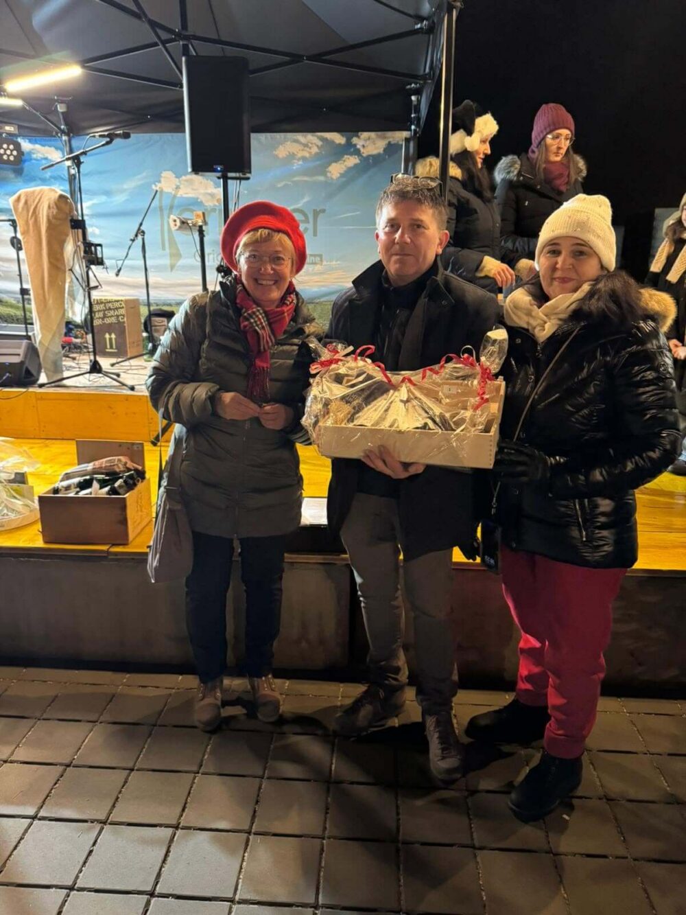 Robert und Marietta Keringer bei der Tombolapreis Übergabe im Rahmen der Veranstaltung Advent by Keringer 2025
