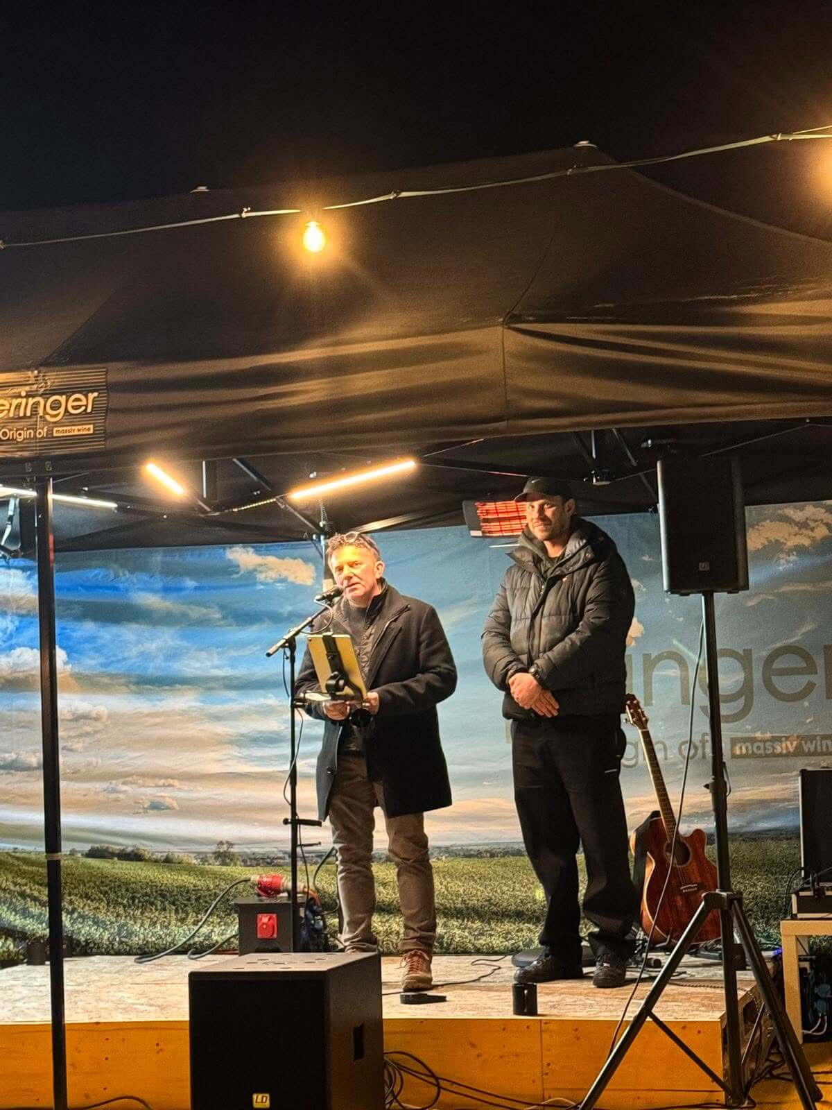 Robert Keringer auf der Bühne im Rahmen der Veranstaltung Advent by Keringer 2025