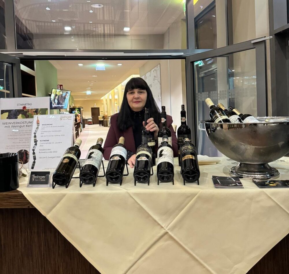 Marietta Keringer bei der Weinverkostung in der St. Martins Therme